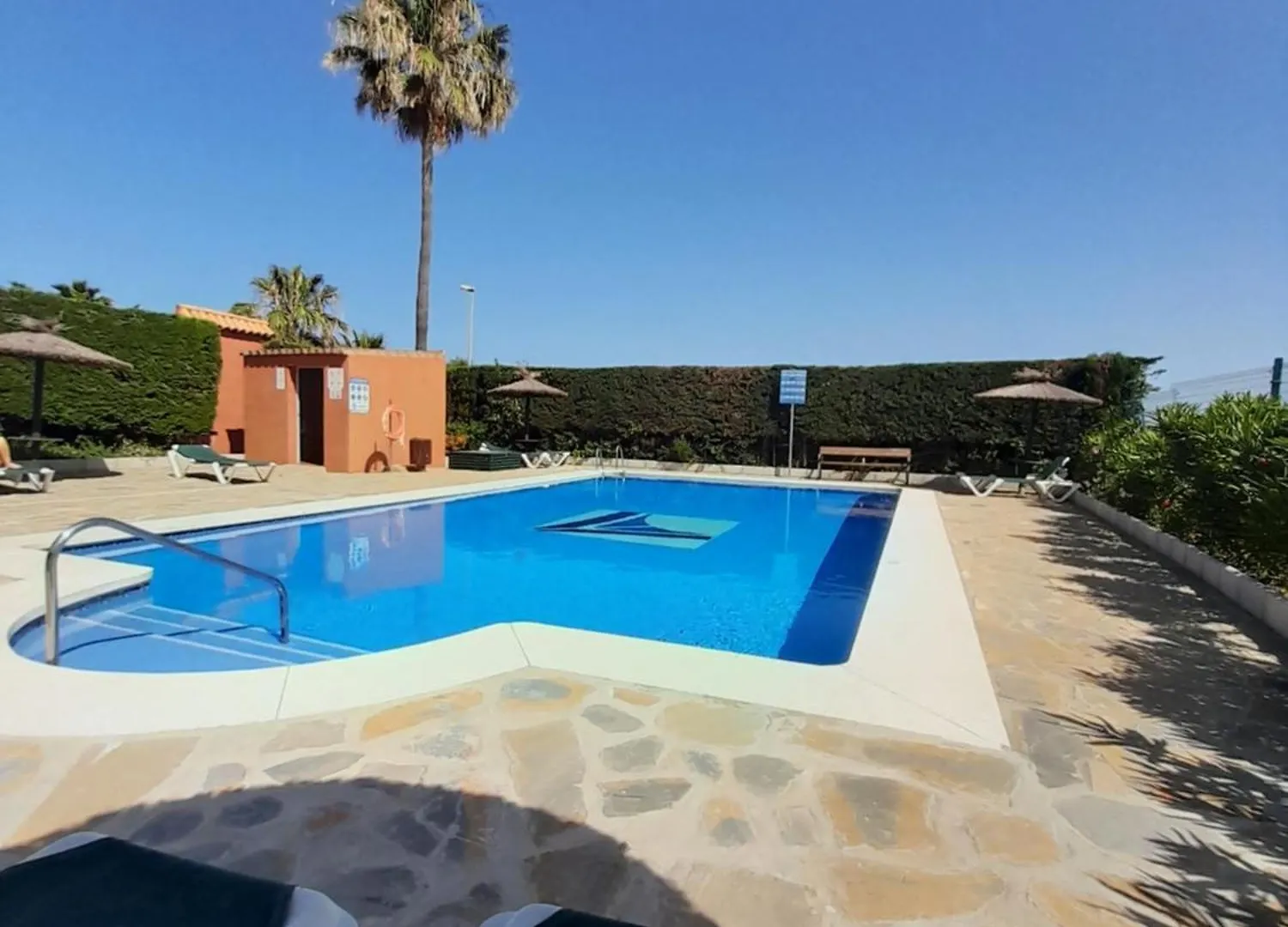 Apartamento Duplex Con Piscinas Y Maravillosas Vistas Al Mar Estepona Apart Otel