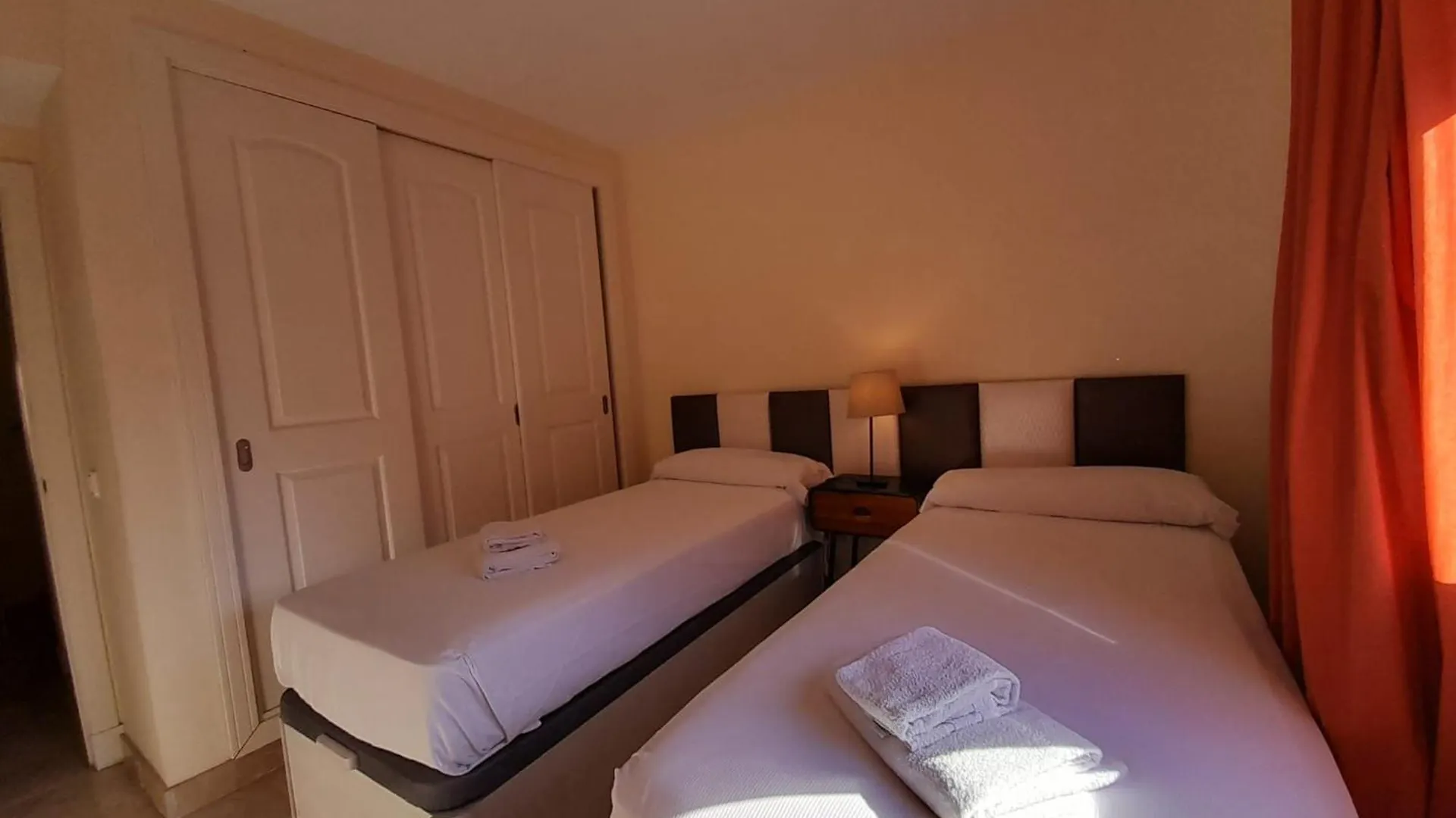 אסטפונה Apartamento Duplex Con Piscinas Y Maravillosas Vistas Al Mar 0*,