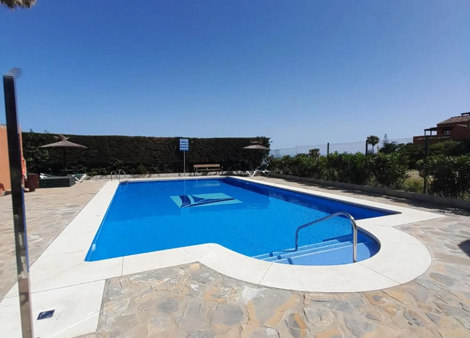 מלון דירות אסטפונה Apartamento Duplex Con Piscinas Y Maravillosas Vistas Al Mar